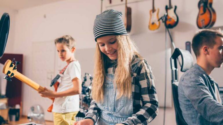 The Top Reasons to Choose In-Person Music Classes for Beginners