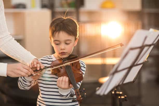 Exploring the World of Violin Classes: What to Expect in Your First Lesson